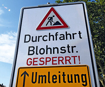 Die Abbildung zeigt ein Baustellenschild
