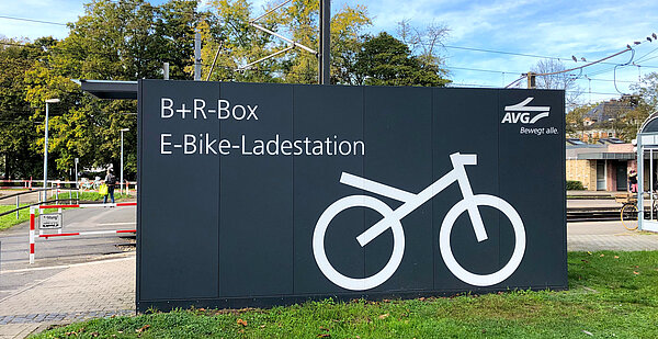 Das Foto zeigt die Bike+Ride Box am Albtalbahnhof.