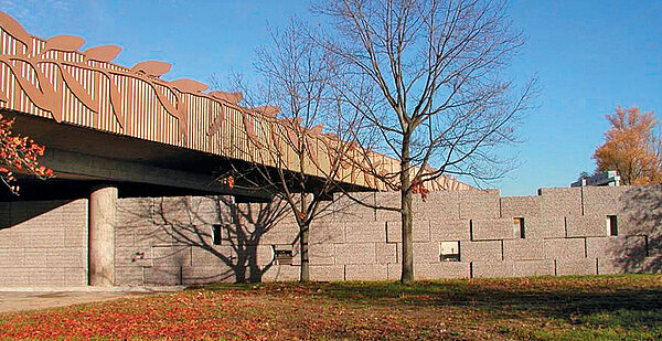 Die Abbildung zeigt ein Beispiel für Brücken und Lärmschutz