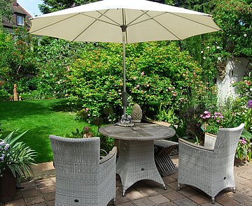 Sonnenschirm im Garten