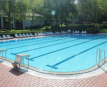 Foto des Freibades Wöfle in Wolfartsweier, betreiben vom Förderverein Freibad Wolfartsweier e.V.