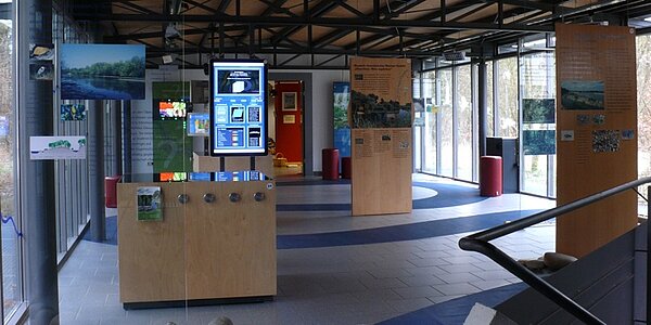 Das Foto zeigt die Dauerausstellung des Naturschutzzentrums Rappenwört