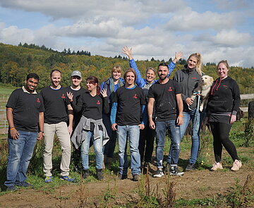 Tipico-Team hilft auf dem Tierschutzhof