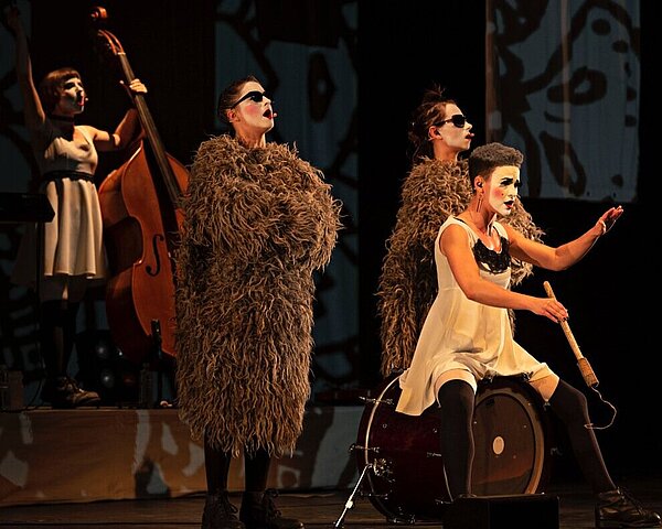 Die Dakh Daughters beim Abschlusskonzert der Europäischen Kulturtage Karlsruhe 2018 im Kulturzentrum Tollhaus 