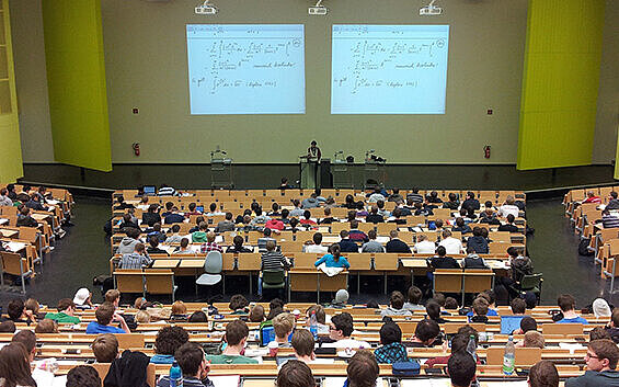 Vollbesetzter Hörsaal