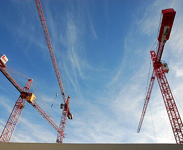 Abbildung mehrerer Baukräne