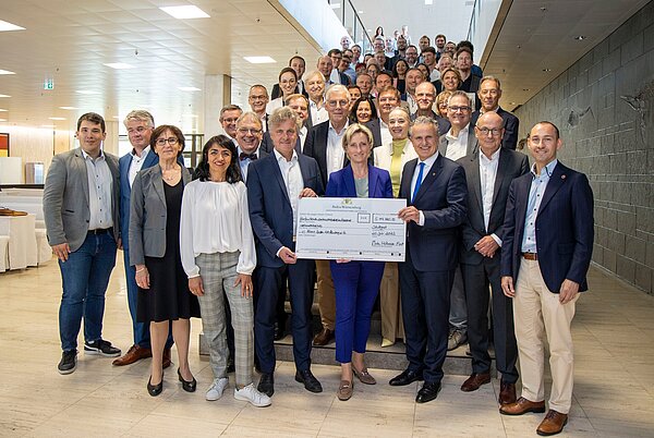 Übergabe KI-Förderbescheid