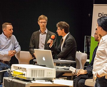 Forscher diskutieren beim #digiTALK 2019 im ZKM