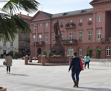 Zu Fuß in Karlsruhe unterwegs