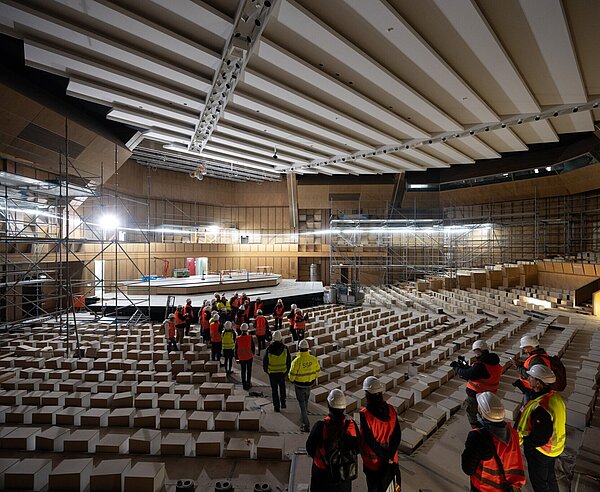 Begehung der Stadthalle Karlsruhe während der Sanierung im November 2024.