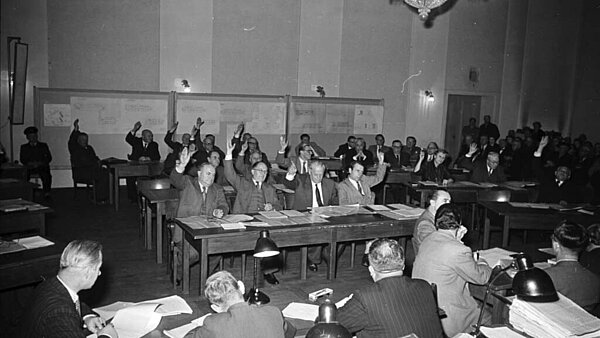 Abstimmung im Karlsruher Gemeinderat über den Bau einer neuen Wohnsiedlung westlich von Rintheim und Hagsfeld (Waldstadt).