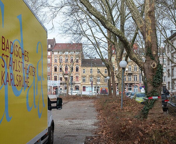 Das Badische Staatstheater wird saniert und erweitert: dazu müssen auch einige Platanen weichen - Neupflanzungen sind vorgesehen