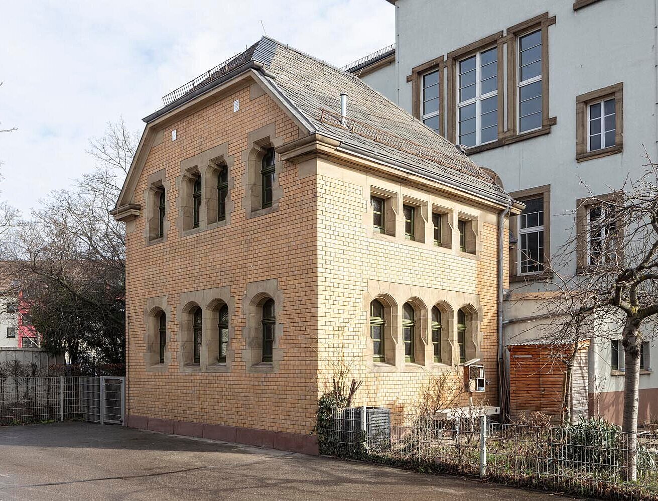 Ansicht des denkmalgeschützten Anbaus der Hardtschule