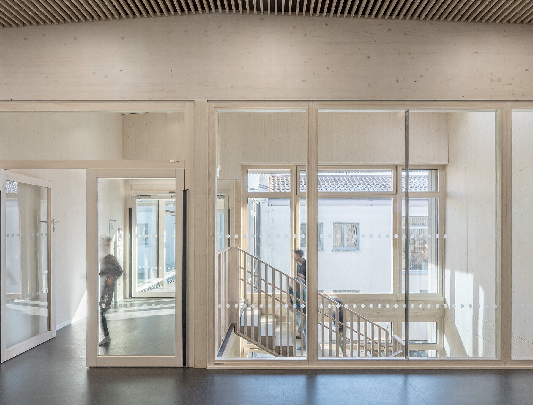 Blick aus dem Neubau auf den Bestand 