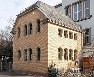 Die Eckansicht zeigt die Ästhetik der Fassade