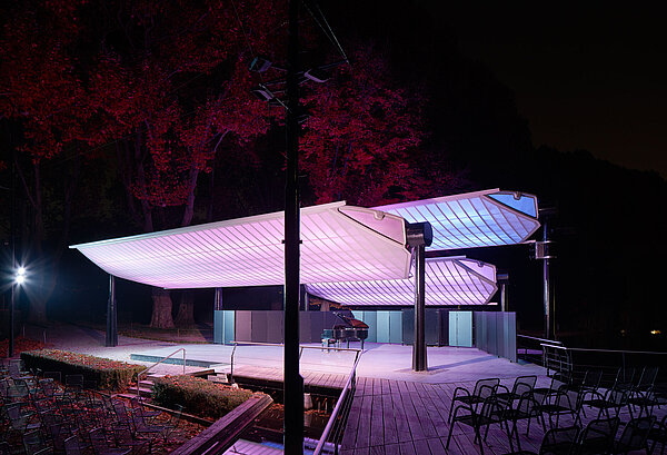 Seebühne beleuchtet