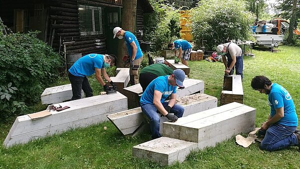 Ein IT-Unternehmen setzt den Vogelpark Neureut instand.