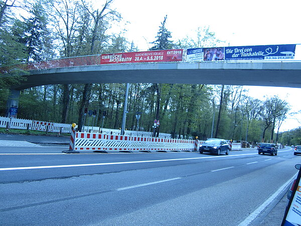 Spanntransparent, "Brückenbanner"