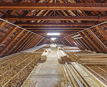 Dachstuhl Vogesenschule Dämmung mit Naturdämmung