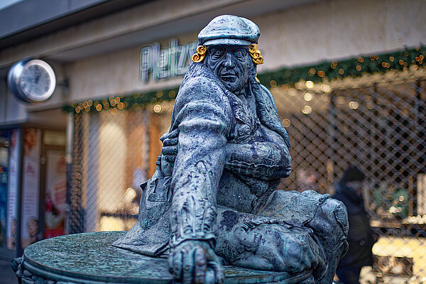 Das Bild zeigt den Clochard-Brunnen in der Kaiserstraße in Karlsruhe.