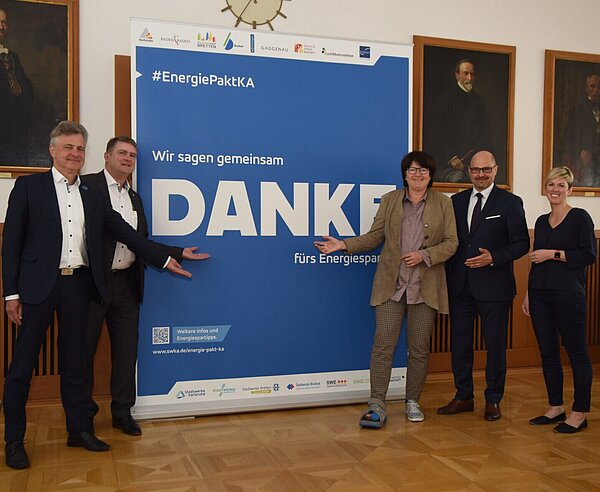 „Mit dieser Schlagkraft lässt sich in Zukunft einiges bewegen, so das Fazit von Oberbürgermeister Dr. Frank Mentrup auf der Abschluss-Pressekonferenz der EnergiePaktKA-Kampagne gemeinsam mit senien Amtskollegen aus Bretten, Bruchsal, Stutensee und Ettlingen.
