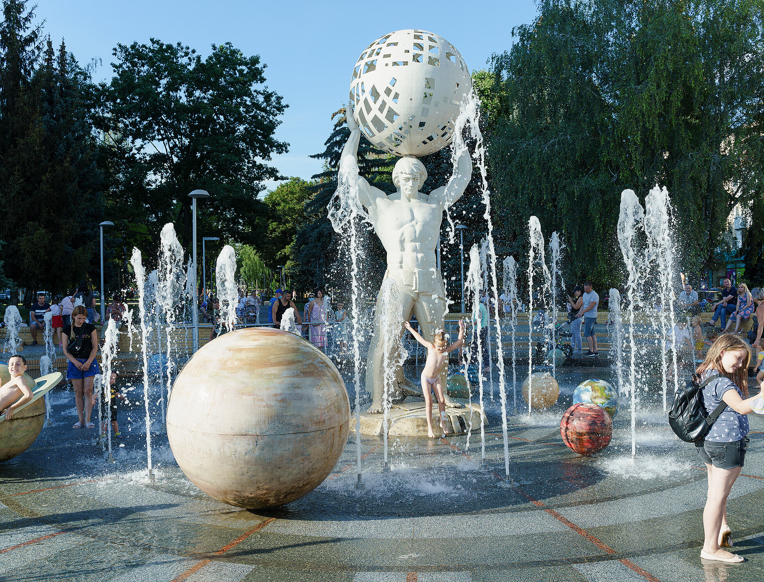 Springbrunnen an der Kosmonavtiv-Avenue