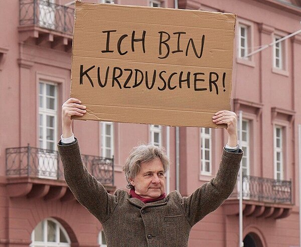 Oberbürgermeister Dr. Frank Mentrup bekennt sich als Kurzduscher.