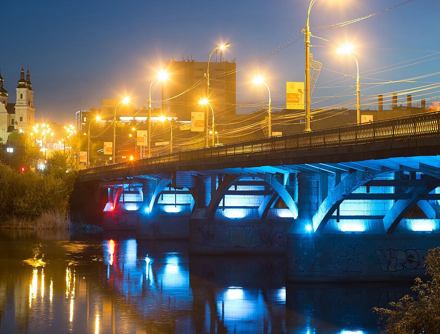 Central-Bridge bei Nacht