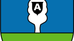 Wappen in Blau auf grünem Boden eine silberne Pappel beheftet mit einem schwarzen Schild, darin der silberne Großbuch­stabe A.