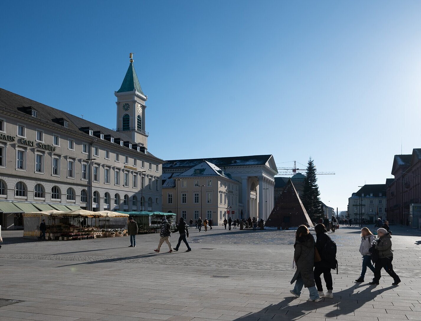 Marktplatz im Winter am  Nachmittag 