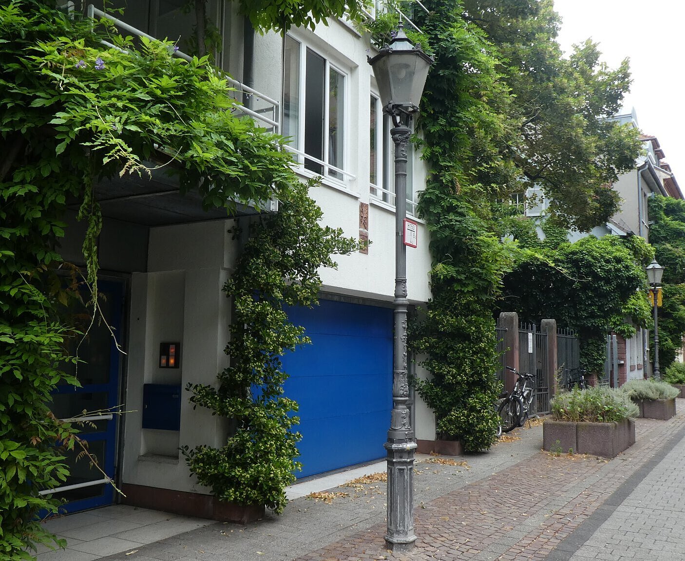 Am Künstlerhaus, Innen