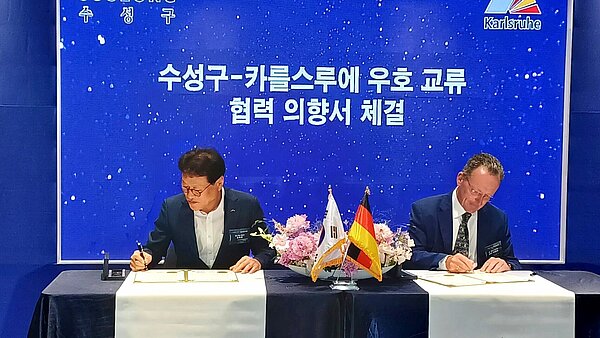 Bürgermeister unterzeichnen die Projektpartnerschaft zwischen Karlsruhe und Suseong-gu