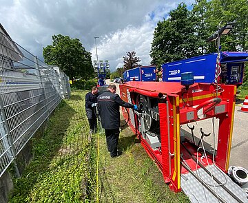 Die Feuerwehr Karlsruhe, Abteilung Neureut, im Einsatz in Wörth
