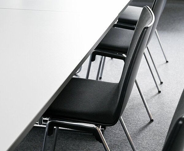 Tischrunde im kleinen Sitzungssaal