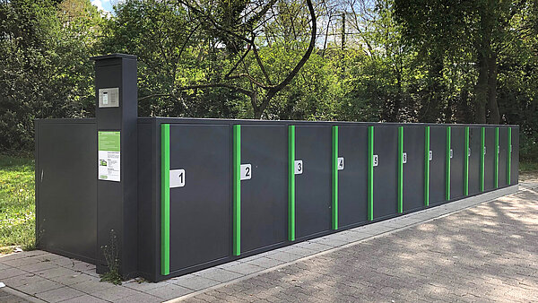 Das Foto zeigt die Bike+Ride Box am Bahnhof Durlach.