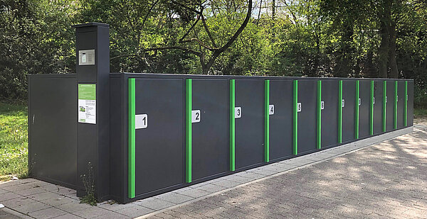 Das Foto zeigt die Bike+Ride Box am Bahnhof Durlach.