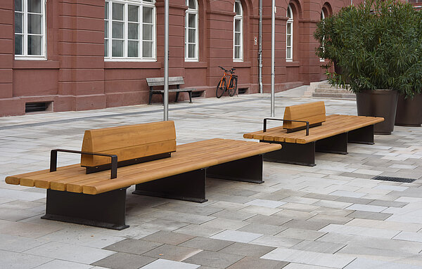 Mobiliar Sitzbänke