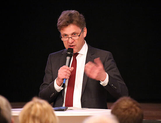 Abbildung Oberbürgermeinster Dr. Mentrup bei der Eröffnungsrede