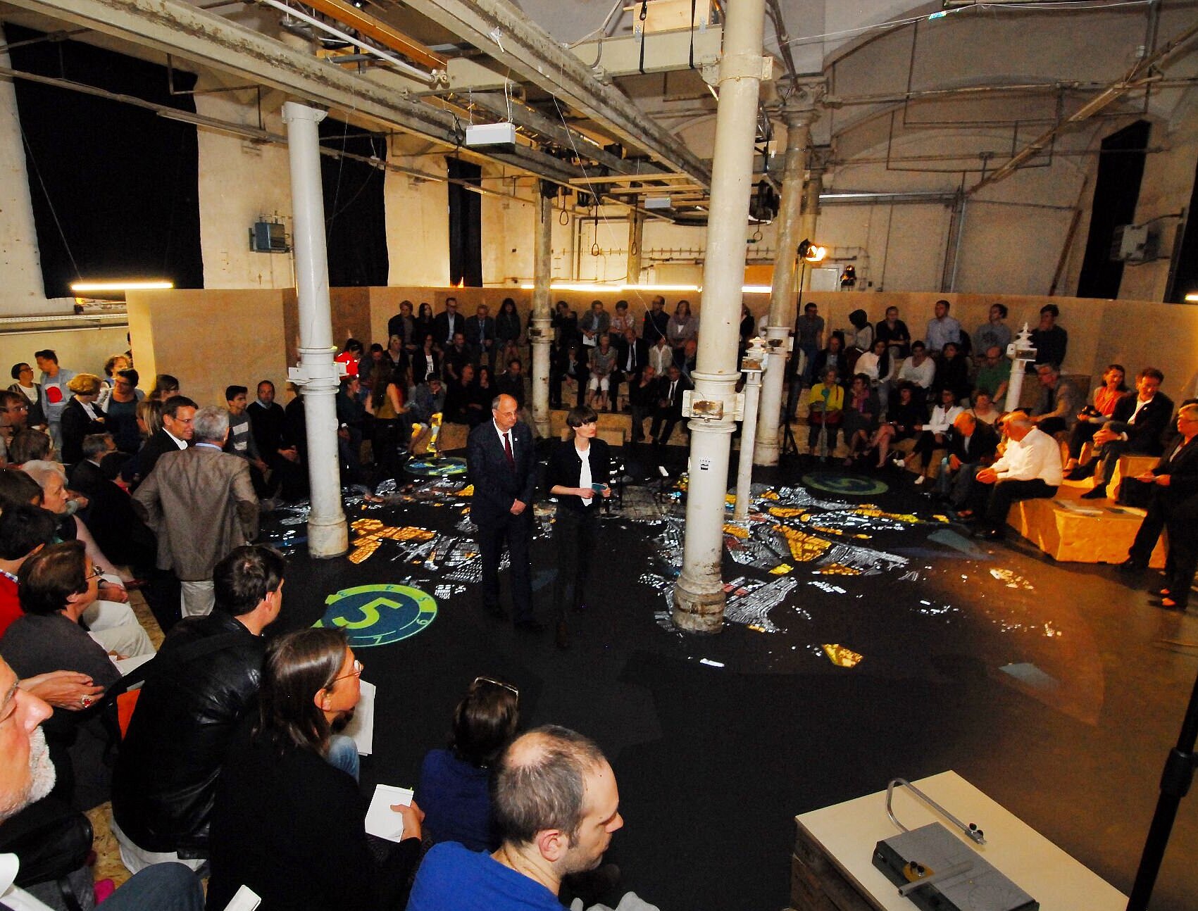 Abbildung der Ausstellungseröffnung