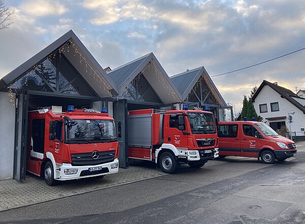 Abbildung Feuerwehrfahrzeuge Wolfartsweier.