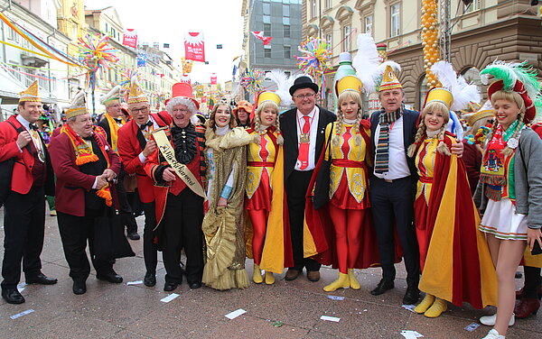 Karlsruher Fastnachter beim Internationalen Faschingsumzug 2020 in Rijeka zusammen mit FKF-Präsident Michael Maier, Oberbürgermeister Dr. Mentrup und dem damaligen Bürgermeister von RijekaObersnel