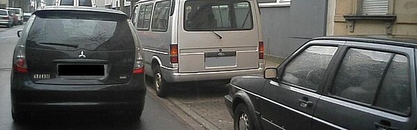 Parken in zweiter Reihe, "Zum Parken ist an den rechten Fahrbahn­rand heran­zu­fah­ren" 