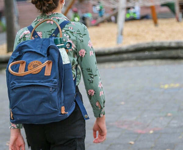 sicherer Schulweg in Coronazeiten (mit Maske)