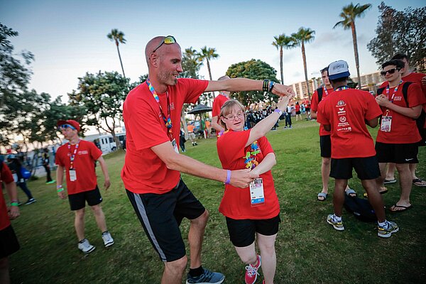 Das Bild zeigt Athletinnen und Athleten anlässlich der Special Olympics World Games in Berlin.