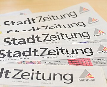 Stadtzeitung Stapel Symbolbild