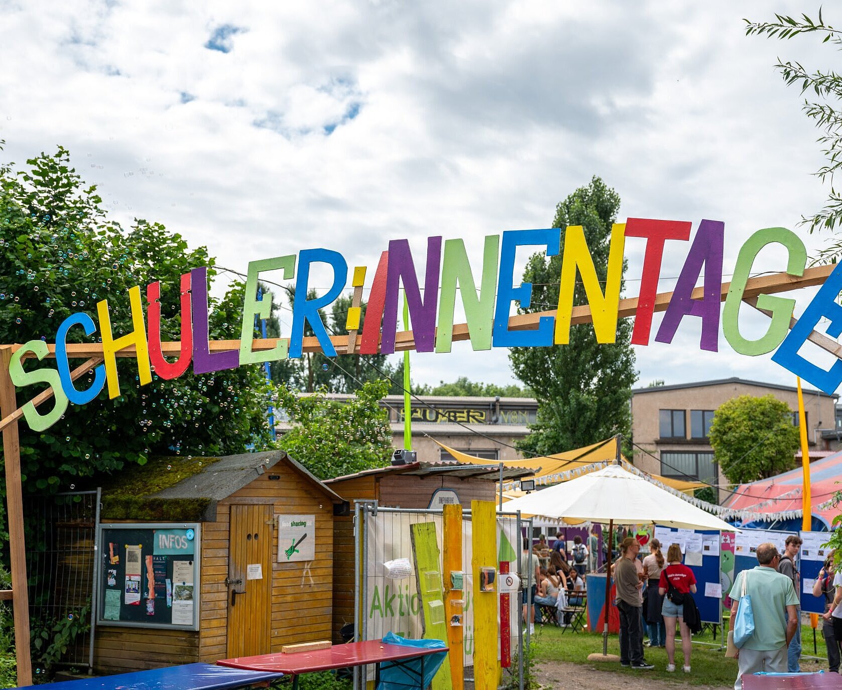 Buntes Schild der Schüler*innentage 2024