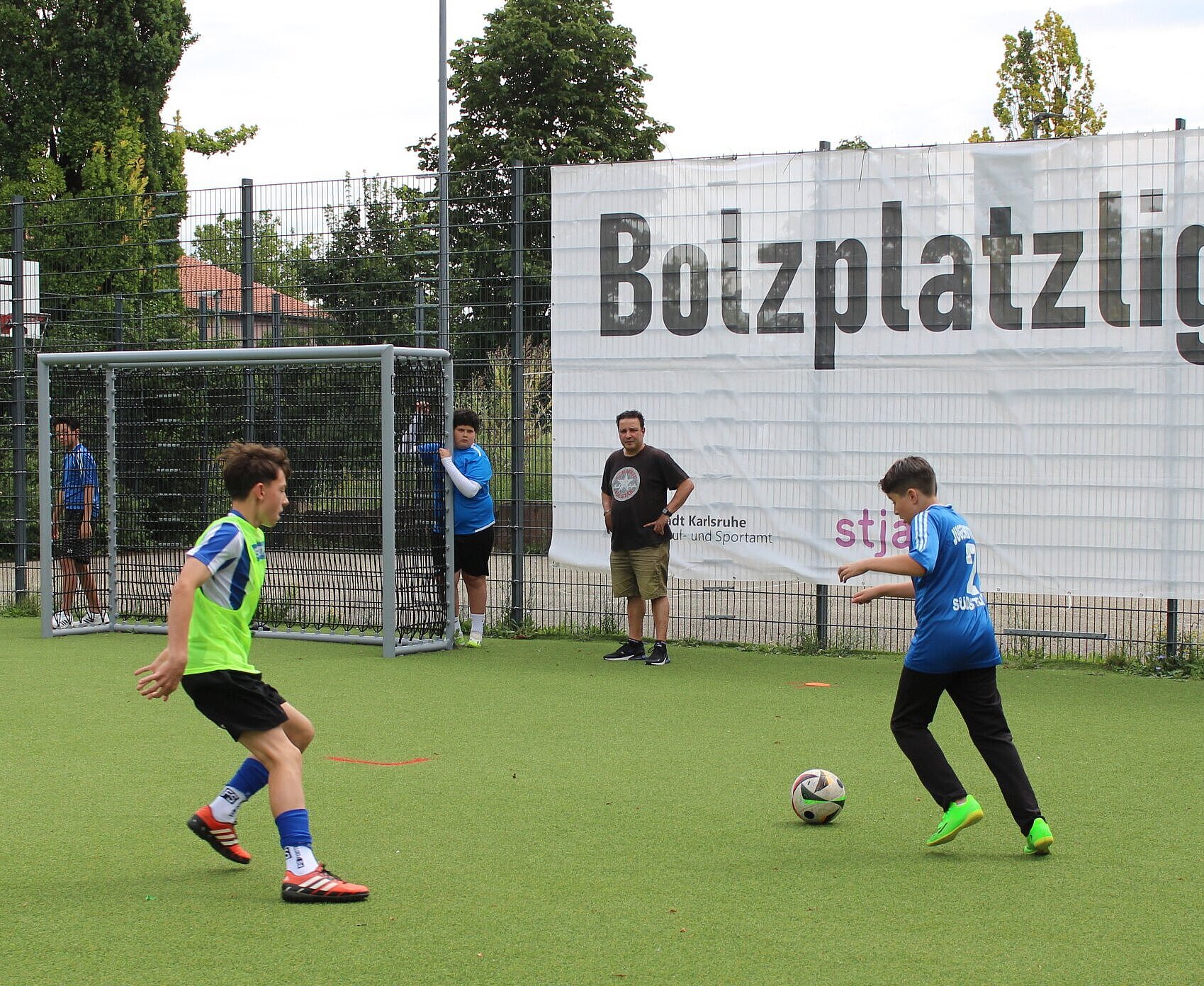 Finalrunde im Dullenkopf-Park: Voller Einsatz auf dem Bolzplatz. Soziales Miteinander durch den Sport lautete das Motto.