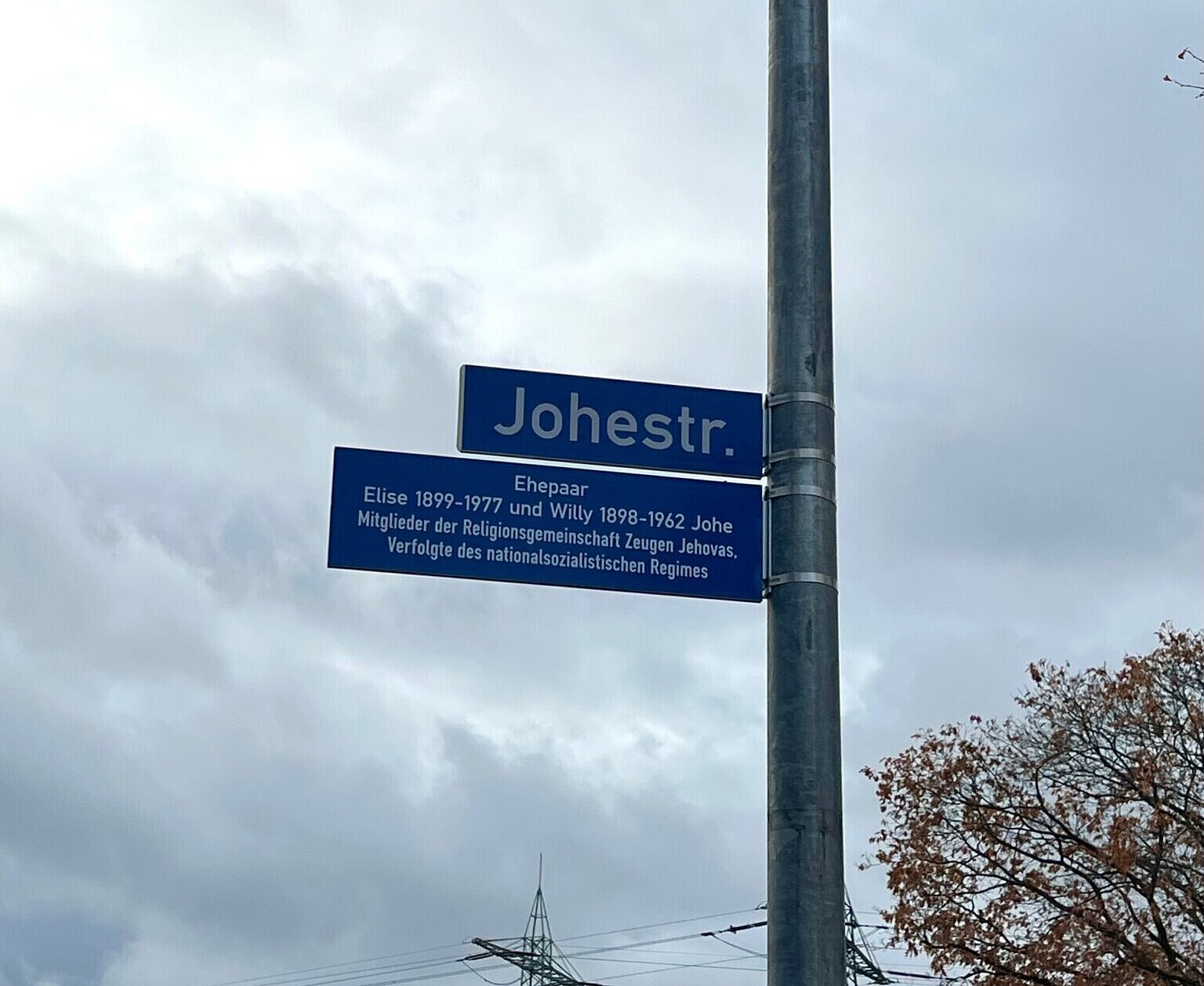 Das Straßenschild der Johestraße in Oberreut.