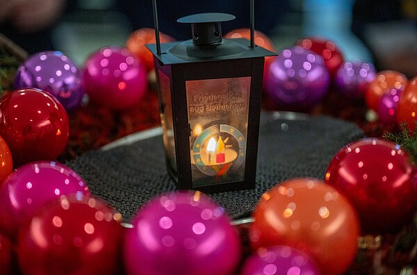 Friedenslicht der Pfadfinder; Übergabe im Foyer des Rathauses